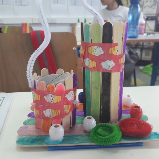 Μολυβοθήκες με ξυλάκια παγωτού