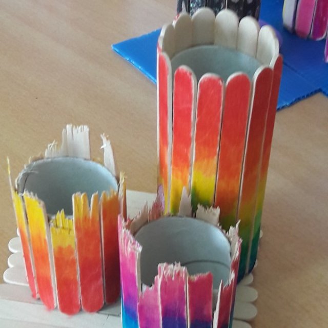 Μολυβοθήκες με ξυλάκια παγωτού
