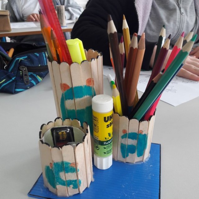 Μολυβοθήκες με ξυλάκια παγωτού