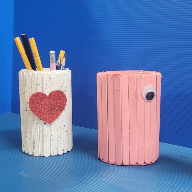 Μολυβοθήκες με ξυλάκια παγωτού
